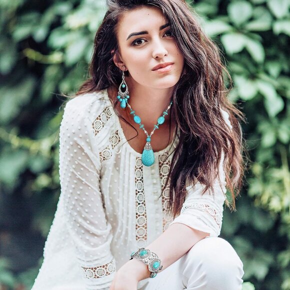 Charming Vintage Turquoise Jewelry Set for Women - Necklace, Earrings & Bracelet - Picture 5 of 7